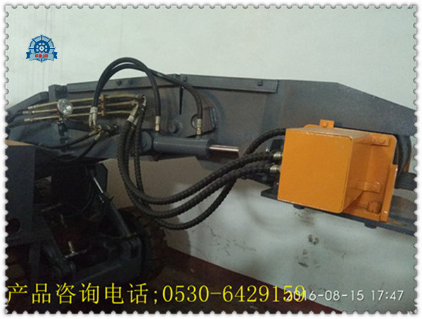 扒渣機所有操作都集中在兩個主令控制器上