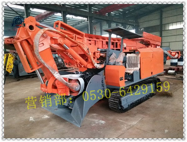 扒渣機所有操作都集中在兩個主令控制器上