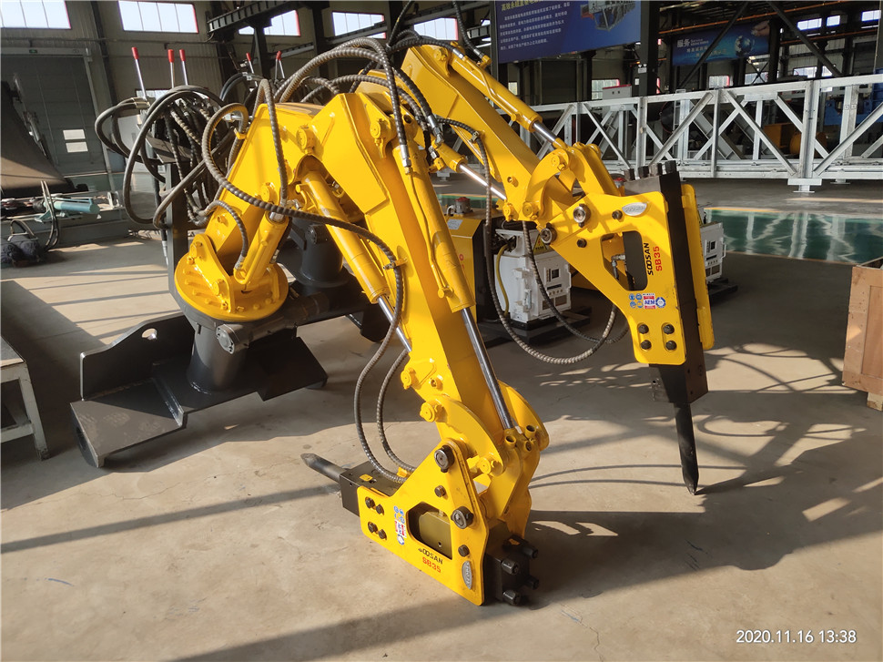 煤礦用刮板機(jī)頭破碎機(jī)械手